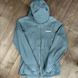 Patagonia Slate Gray Hooded Dual Aspect Jacket. Size S. NWT